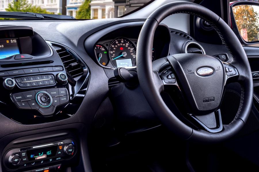 Панель приборов Ford Ka+ 2016 года  (UK) (фото 28 из 30)
